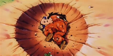 Momia de Dragon Ball Z atacando a Yamcha