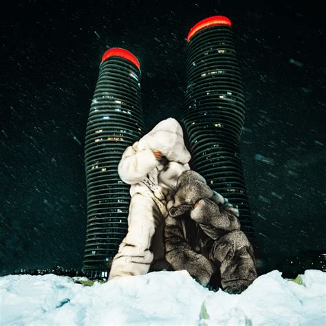 X. Drake transformándose en dinosaurio