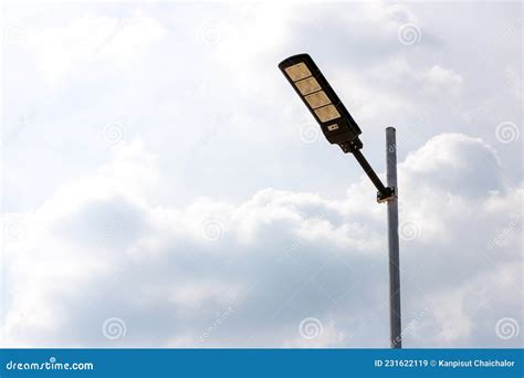 Shinigami en un poste de luz