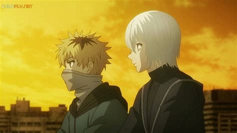 Escena romántica entre Hide y Kaneki.