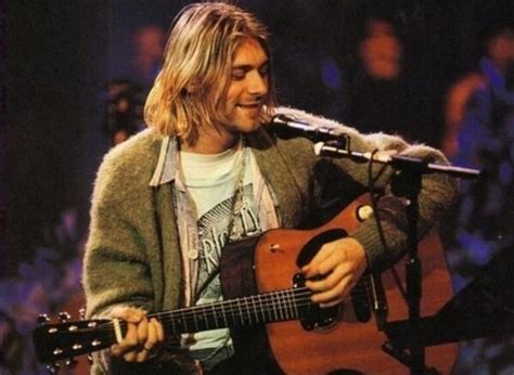 Kurt Cobain interpretando 