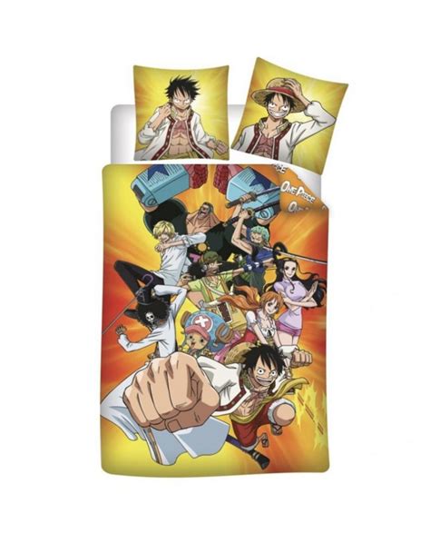 personajes de One Piece en una funda nórdica