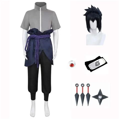Cosplay de Sasuke Uchiha en traje blanco y azul