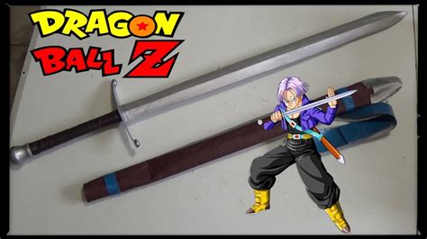 Trunks del Futuro utilizando su espada en combate