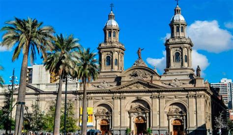 Fotografía de archivo de la Catedral de Santiago, Chile