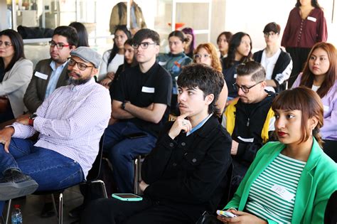 Presentación de nuevos estudiantes en una academia