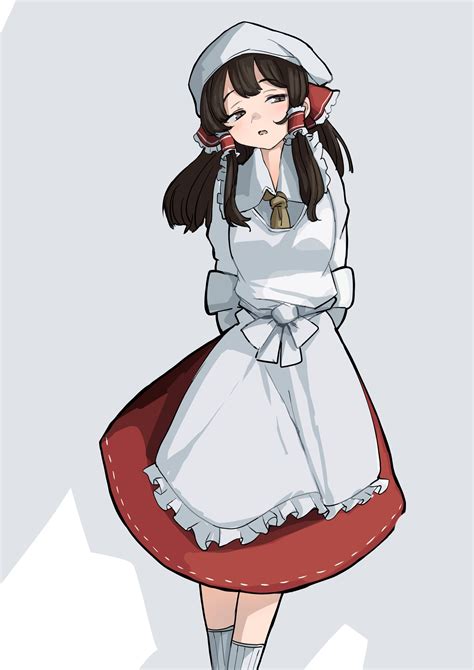 Reimu Hakurei interactuando con Rinnosuke