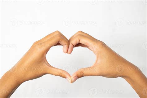 Corazón formado por dos manos