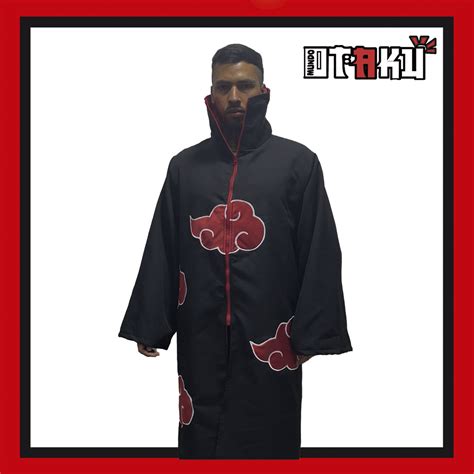 Diseño de la capa de Akatsuki con las nubes rojas.