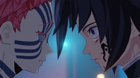 Tanjirō y Giyu luchando contra Akaza