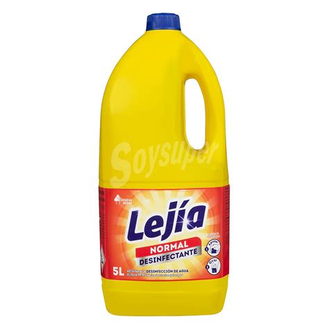 Ilustración de diferentes botellas de lejía con etiquetas en español