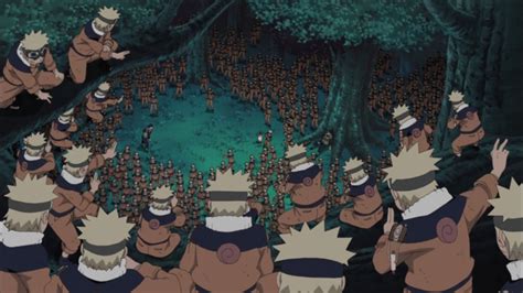 Naruto usando la técnica de clones de sombra