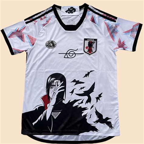 Detalle del Sharingan en una camiseta de Itachi