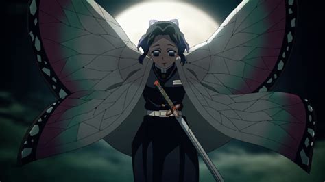 Shinobu Kocho luchando contra una Luna Demoniaca