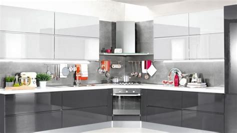 Cocina limpia y reluciente