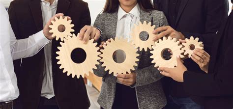 Diagrama mostrando las sinergias entre Burrow, Storm Kunai y Enhanced Shrapnel Bomb