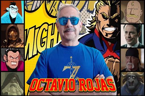Octavio Rojas en una sesión de doblaje
